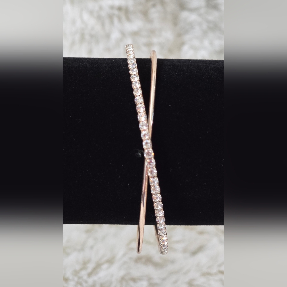 Elegant Rose Gold Tone X-Design Bracelet With Sparkling Stones NWOT‎
